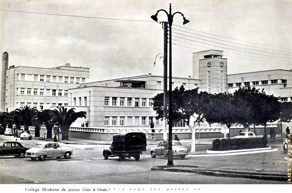 Oran - College Moderne de Jeunes Filles Ali Chekkal.jpg